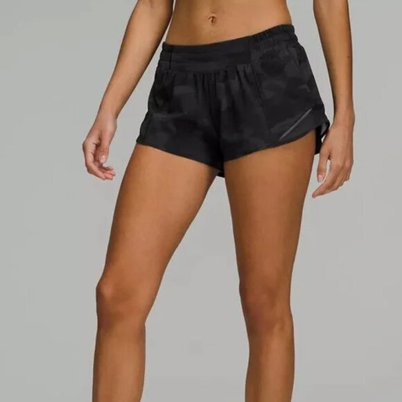 Lululemon Hotty Hot Low-Rise Lined Short 2.5" Camo - 2 - Picture 1 of 4